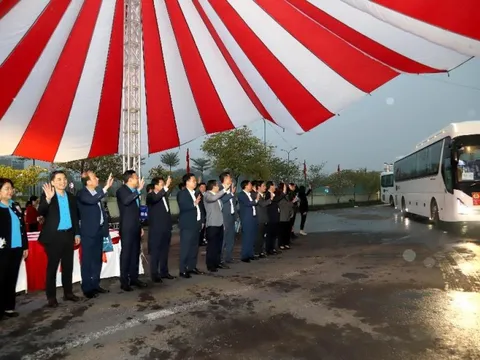 1.200 công nhân lao động Thủ đô về quê đón Tết trên những chuyến xe nghĩa tình