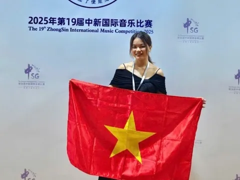 Cựu học sinh chuyên Sử trường Ams giành giải Nhất Cuộc thi Âm nhạc Quốc tế ZhongSin