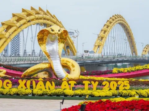 Những linh vật rắn độc đáo chào đón năm mới Ất Tỵ 2025