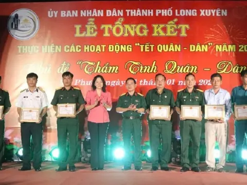 Ấm áp 'Tết quân - dân' ở An Giang