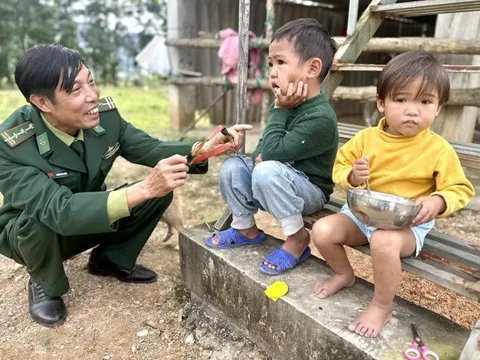 Người thầy giáo mang quân hàm xanh