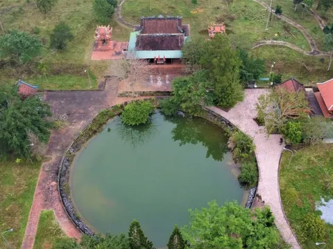 Kỳ bí giếng không đáy tại ngôi đền giữ báu vật của Vua Hàm Nghi