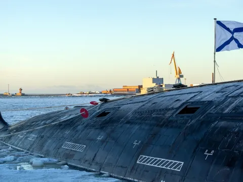 Tàu ngầm hạt nhân mới nhất của Nga neo đậu sát vách NATO