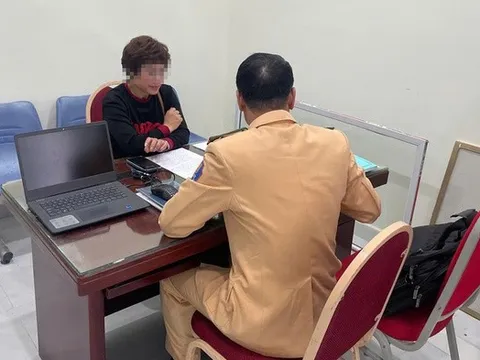 Nữ tài xế phóng ngược chiều cao tốc ở làn 120km/h