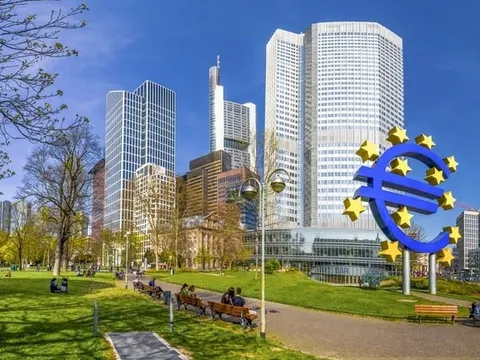 Eurozone “không nhúc nhích” trong khi 2 “ông lớn” EU gặp khủng hoảng