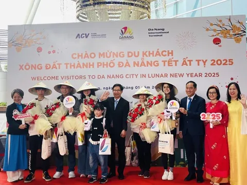 Đà Nẵng nhộn nhịp chào đón du khách quốc tế xông đất đầu năm