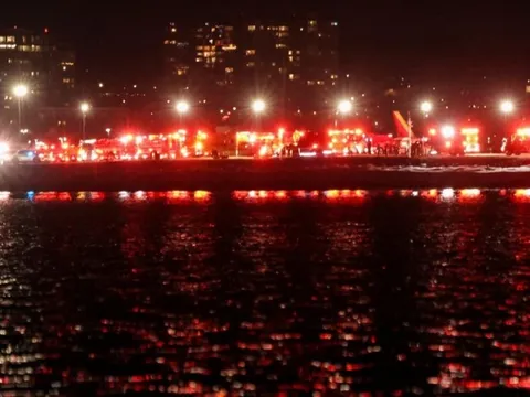 Vụ va chạm máy bay tại Mỹ: Tìm thấy 19 thi thể tại hiện trường