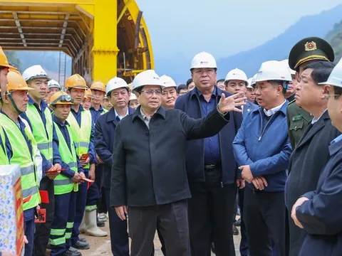 Thủ tướng thăm động viên và kiểm tra tiến độ dự án cao tốc Đồng Đăng - Trà Lĩnh