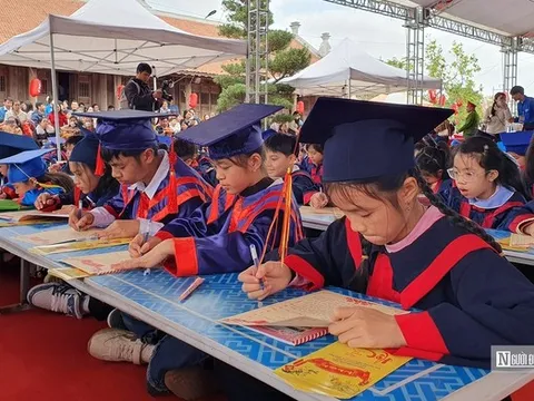 Hải Phòng: Hơn 500 học sinh dự Lễ Khai bút tại Khu tưởng niệm Vương triều Mạc