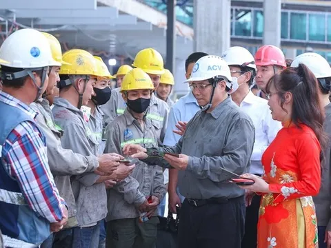 Thủ tướng thăm dự án Nhà ga T3 Cảng hàng không Tân Sơn Nhất