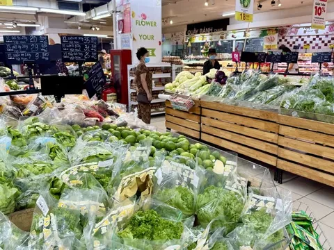Rau xanh và thủy sản đắt hàng sau Tết