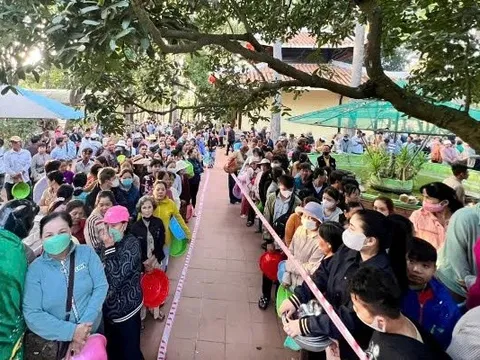 Hàng nghìn người dân và du khách đổ về Dinh Thầy Thím cầu an vào dịp Tết Ất Tỵ 2025