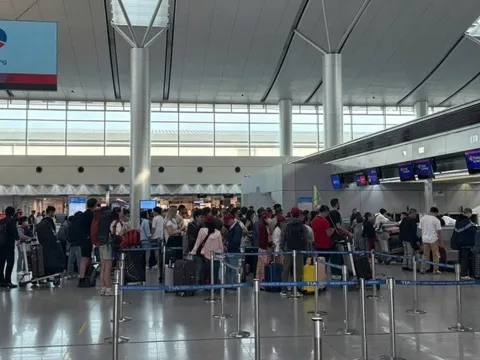 Khách đi máy bay tăng cao kỉ lục dịp Tết Nguyên đán