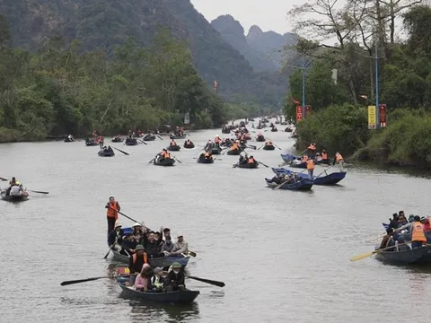 Chùa Hương tưng bừng ngày khai hội năm 2025
