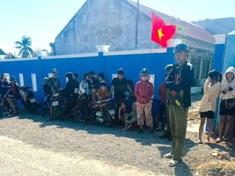 Giải cứu bé trai bị cha ruột nhốt trong phòng nhiều giờ và đánh đập