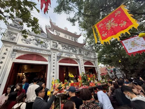 Phủ Tây Hồ - Điểm hành hương linh thiêng mỗi dịp Tết đến, xuân về