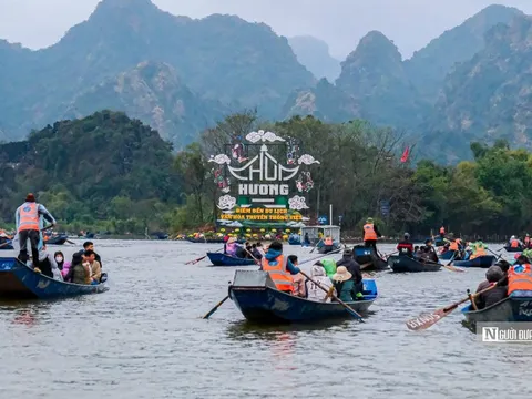 Thủ tướng: Không tổ chức du xuân, chúc Tết trong giờ làm việc
