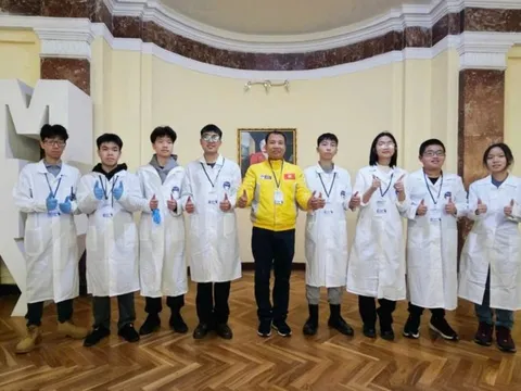 Bản tin 4/2: Nam sinh lớp 10 giành huy chương vàng Olympic Dự án Hóa học quốc tế 2025