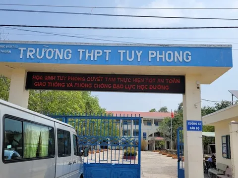 Đình chỉ công tác giáo viên xâm hại nữ sinh lớp 10