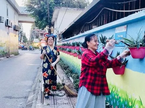 Phụ nữ Thanh Xuân giữ gìn tuyến phố nở hoa, sáng – xanh - sạch - đẹp