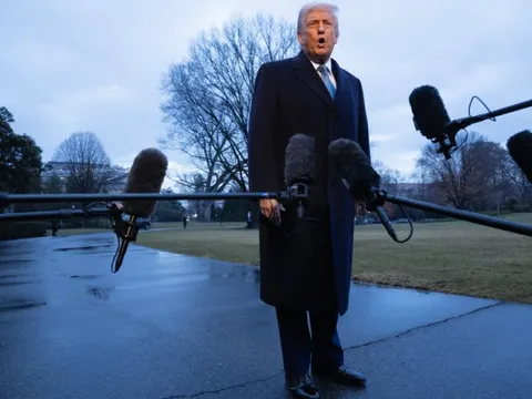 Phản ứng trước “đòn” thuế quan của ông Trump, nhiều nước làm điều này