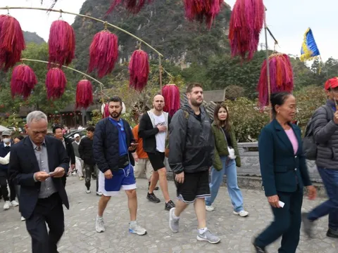 Du lịch cả nước sôi động dịp Tết Ất Tỵ