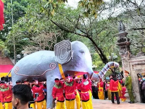 Tưng bừng Lễ hội Gióng đền Sóc