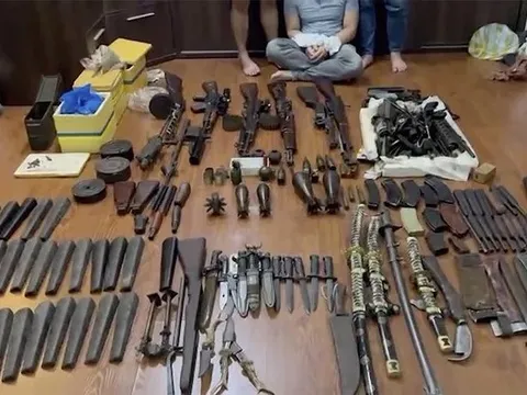 Cuộc truy lùng những kẻ buôn bán súng đạn trên mạng xã hội