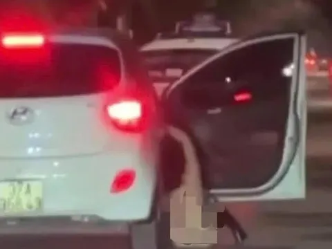 Người phụ nữ không mặc quần áo văng khỏi xe ôtô khai gì?