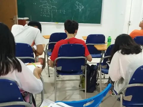 Điểm danh những trường hợp không được phép dạy thêm theo quy định mới