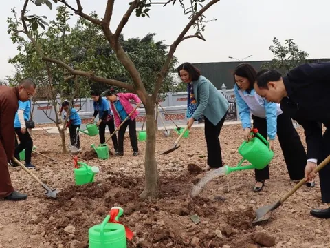 Chủ tịch Hội LHPN Hà Nội Lê Kim Anh dự phát động Tết trồng cây tại quận Long Biên