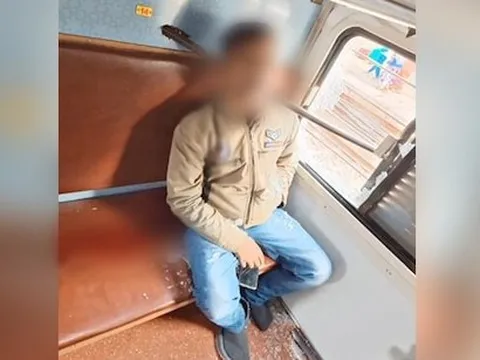 Giành ghế trên tàu hỏa, người đàn ông bị đâm tử vong