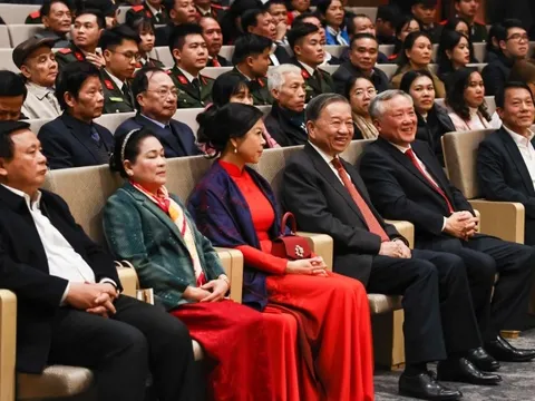 Tổng Bí thư Tô Lâm dự chương trình nghệ thuật đặc biệt '95 năm thắp sáng niềm tin'