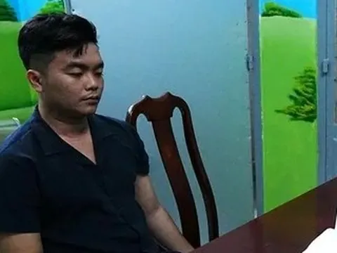 Mượn tiền không được, 2 thanh niên bóp cổ nạn nhân rồi cướp tài sản