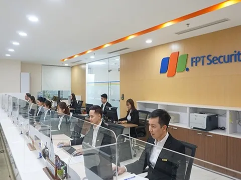 Chứng khoán FPT "cài số lùi" trong năm 2025