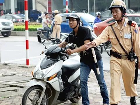 Năm 2025, mắc những lỗi này lái xe có thể bị tịch thu xe máy, ai cũng nên biết