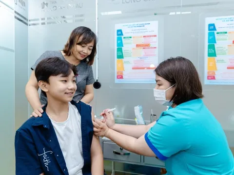 Phòng ngừa các biến chứng nguy hiểm của cúm mùa bằng vaccine