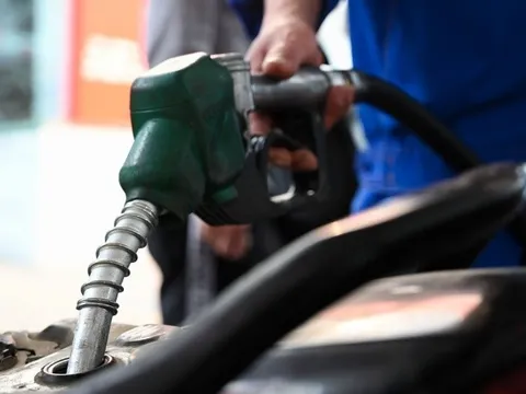 Giá xăng, dầu tiếp tục giảm nhẹ