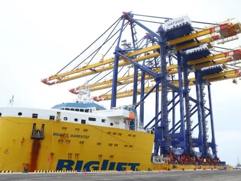 Cảng biển nước sâu hiện đại nhất Việt Nam đón chuyến tàu container đầu tiên