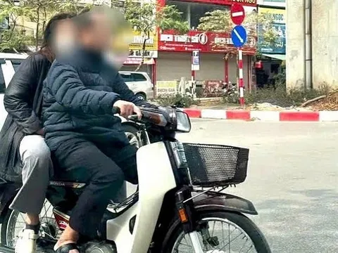 Hà Nội: Phó Trưởng Công an phường bị phạt nguội vì đi xe máy không đội mũ bảo hiểm