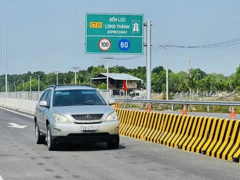 Thông xe hai đoạn cao tốc Bến Lức - Long Thành sau gần 11 năm thi công
