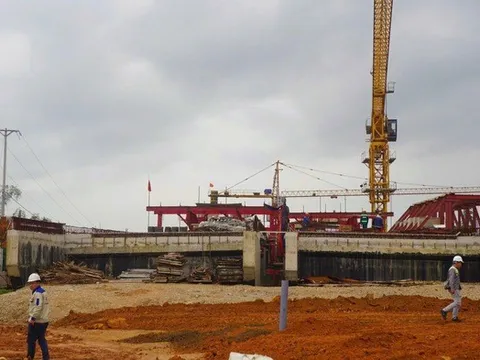 Đà Nẵng và Quảng Nam "bắt tay" quyết hoàn thành cây cầu trăm tỷ đúng hạn
