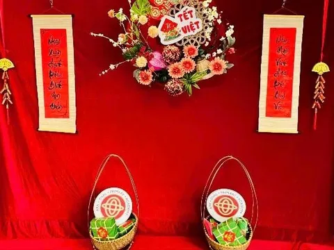 Mang Tết Việt đến với học sinh ở Anh