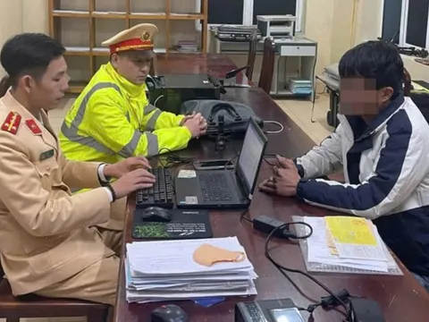 Xử phạt tài xế xe đầu kéo cản trở đoàn xe ưu tiên ở Tuyên Quang