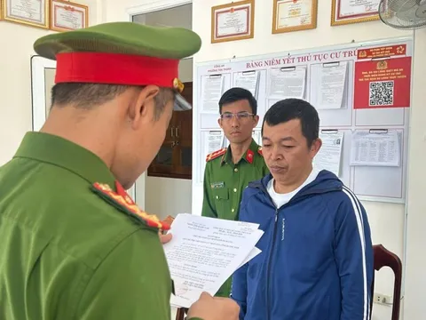 Khởi tố đối tượng dùng cồn y tế pha chế rượu khiến hai người nước ngoài tử vong