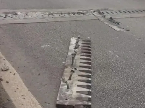 Khắc phục sự cố bật khe co giãn trên cao tốc QL45- Nghi Sơn