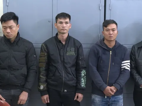 Bị bắt sau khi rút súng đòi lại hơn 300 triệu tiền thua đánh bạc