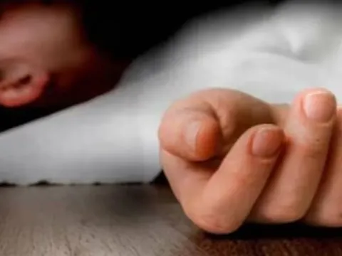 Bé trai 3 tuổi tử vong sau khi rơi xuống hố rác