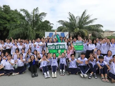Hoa hậu H’Hen Niê truyền cảm hứng trồng cây cho các bạn trẻ Gen G