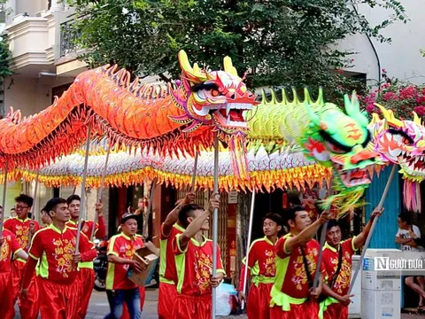 Biển người tham gia lễ rước Quan Thánh Đế quân ở Tp.HCM